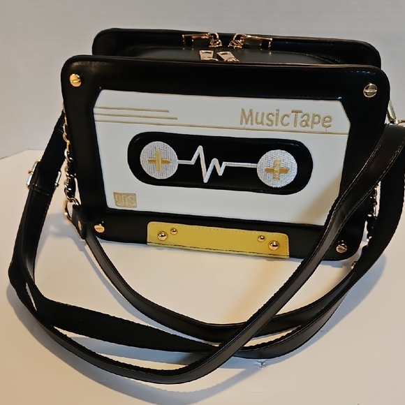 Black and White Crossbody Bag with Sleek Design - Picture 7 of 8